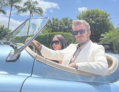 Los Beckham yendo a entregar el regalo a su hijo