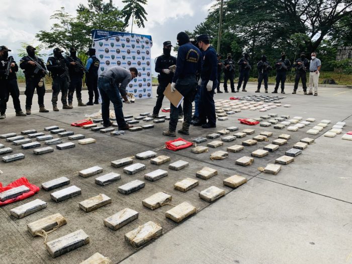 Hallan 120 paquetes de cocaína encaletadas en fosas clandestinas en una hacienda en Colón