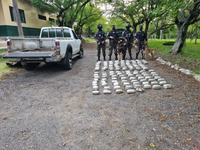 Aseguran vehículo que transportaba droga encaletada en compartimento falso
