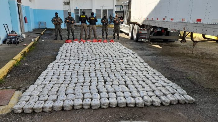 Decomisan 755 paquetes dobles de supuesta marihuana cerca de La Ceiba
