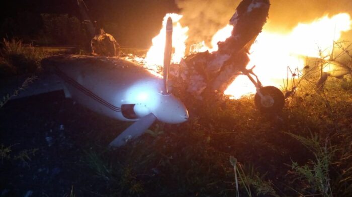 FFAA asegura supuesta narcoavioneta en Colón