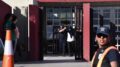 Un hombre entró armado a la escuela donde trabaja su ex pareja, le disparó y la hirió