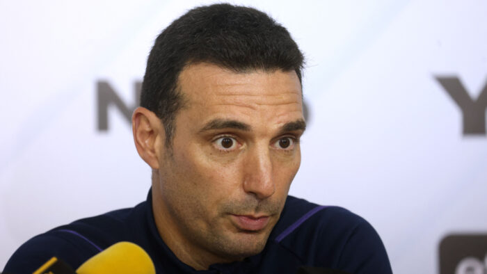 Scaloni: "No era fácil jugar a seis días del inicio del Mundial"