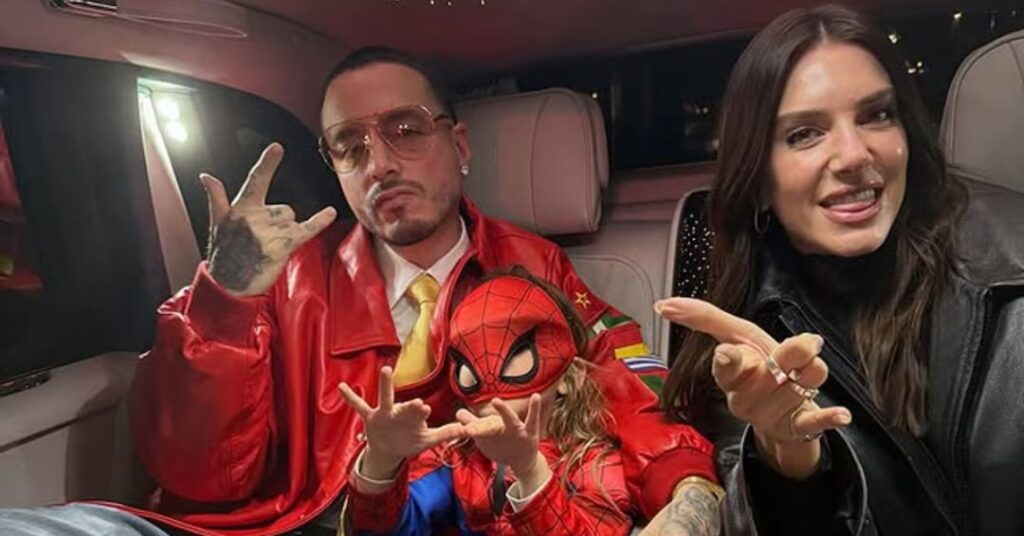 Valentina Ferrer y su hijo Río sorprenden a J Balvin en pleno concierto en  Nueva York - VTV