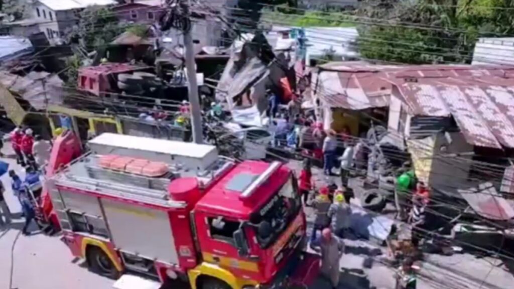 Tráfico vehicular y edificaciones en el centro de Tegucigalpa.
