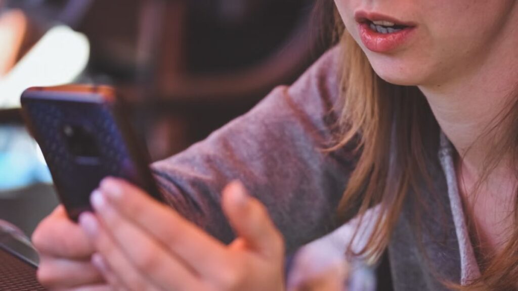 redes sociales captan jóvenes para abortos clandestinos