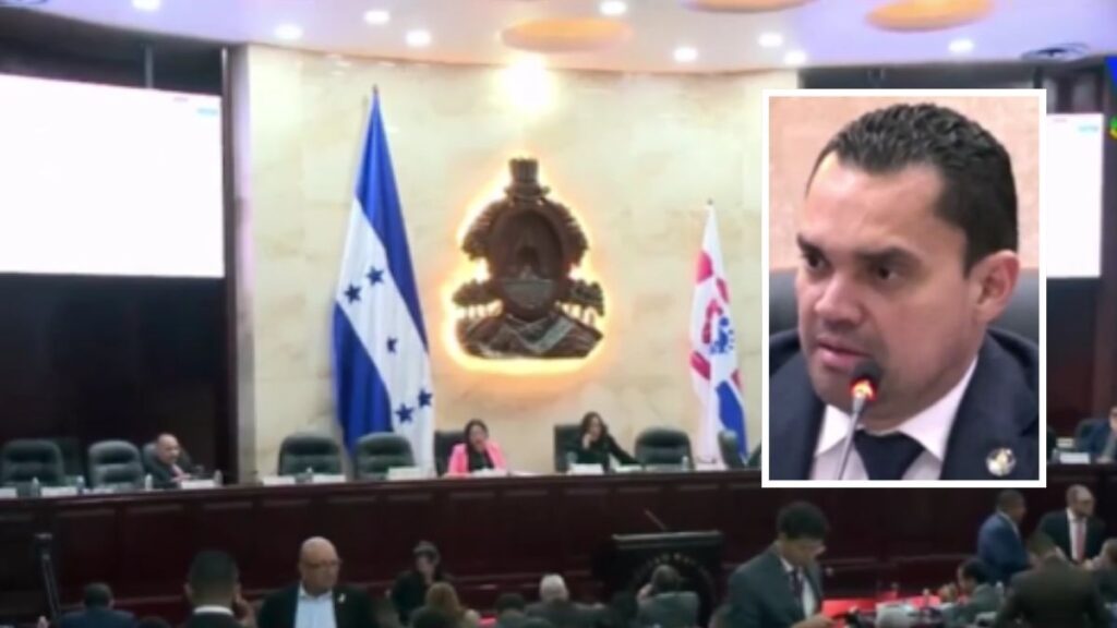 Entrega de iniciativa ciudadana en el Congreso Nacional contra Tomás Zambrano.