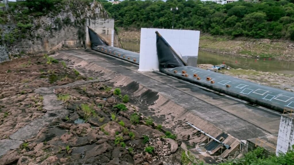 Niveles bajos de agua en represa Los Laureles de Tegucigalpa por sequía extrema.